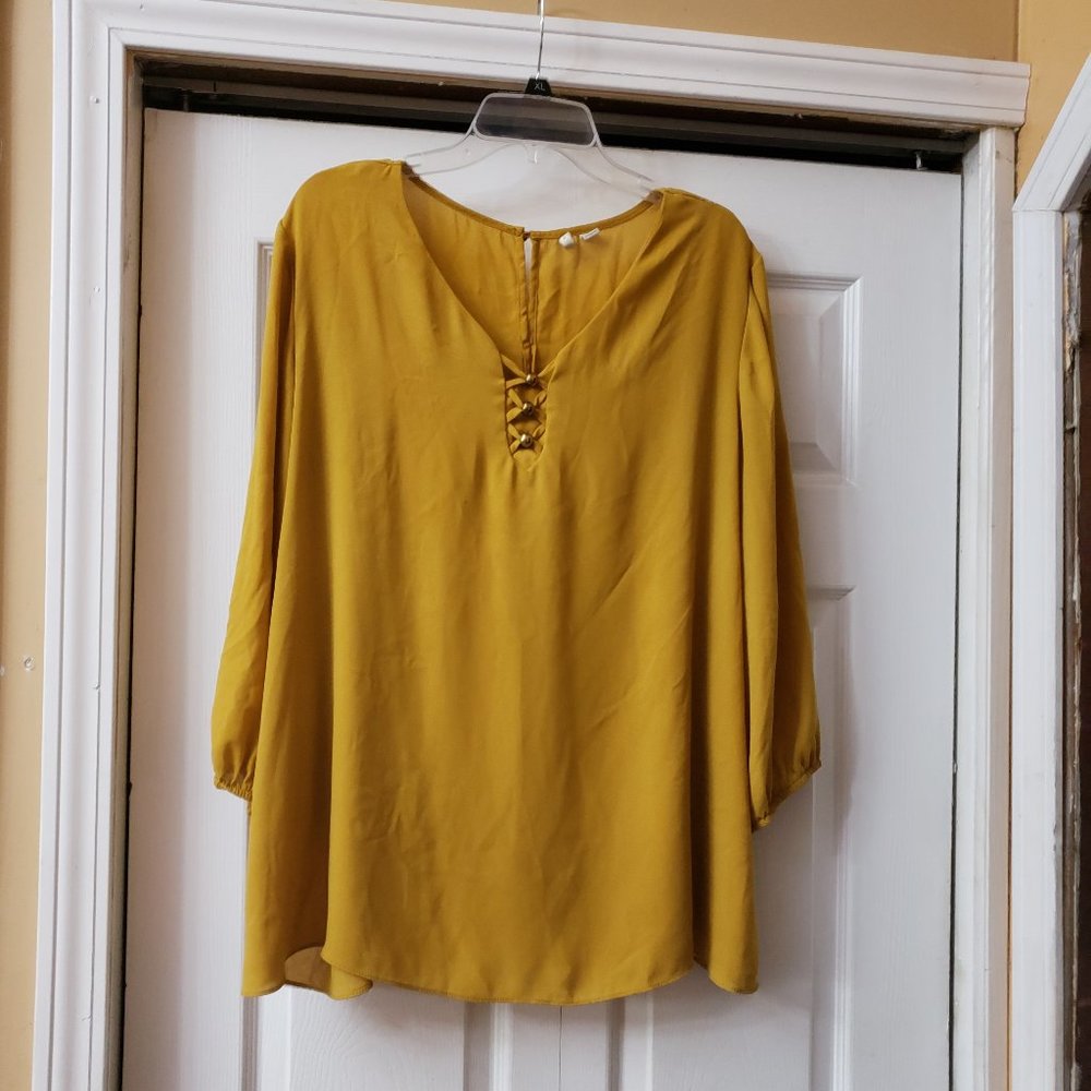 CATO - GOLD TOP WITH GOLD ACCENTS